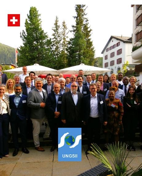 Participants of a previous SDG Lab gathered outdoors in Davos